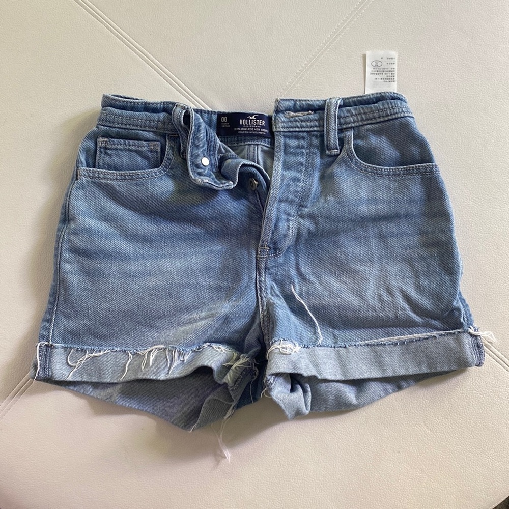 HOLLISTER JEAN SHORTS PERFECT FOR SUMMER COMING UP!!!
